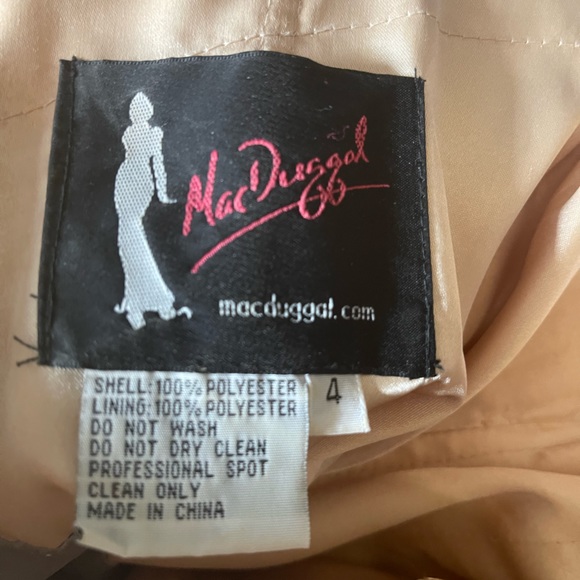 Gorgeous Gold Formal - Picture 13 of 13